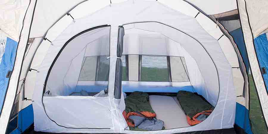 Interior tienda de campaña Skandika