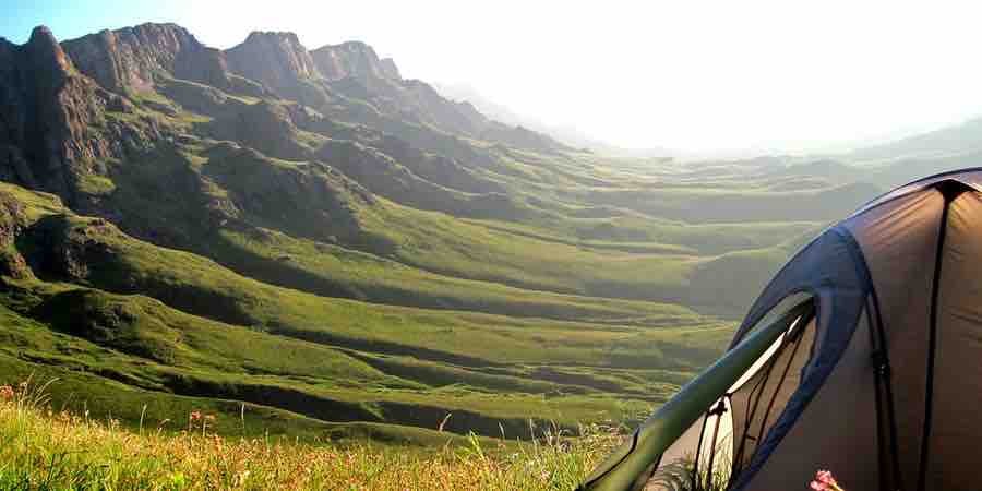 tienda de campaña para senderismo