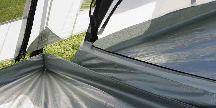 Suelos bañera separados y independientes de la sala central y habitaciones