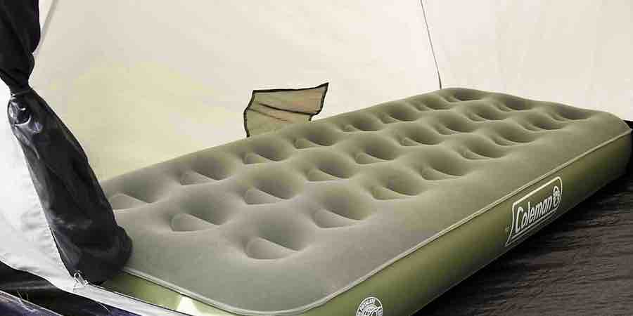 Espacio interno amplio con bolsillos interiores